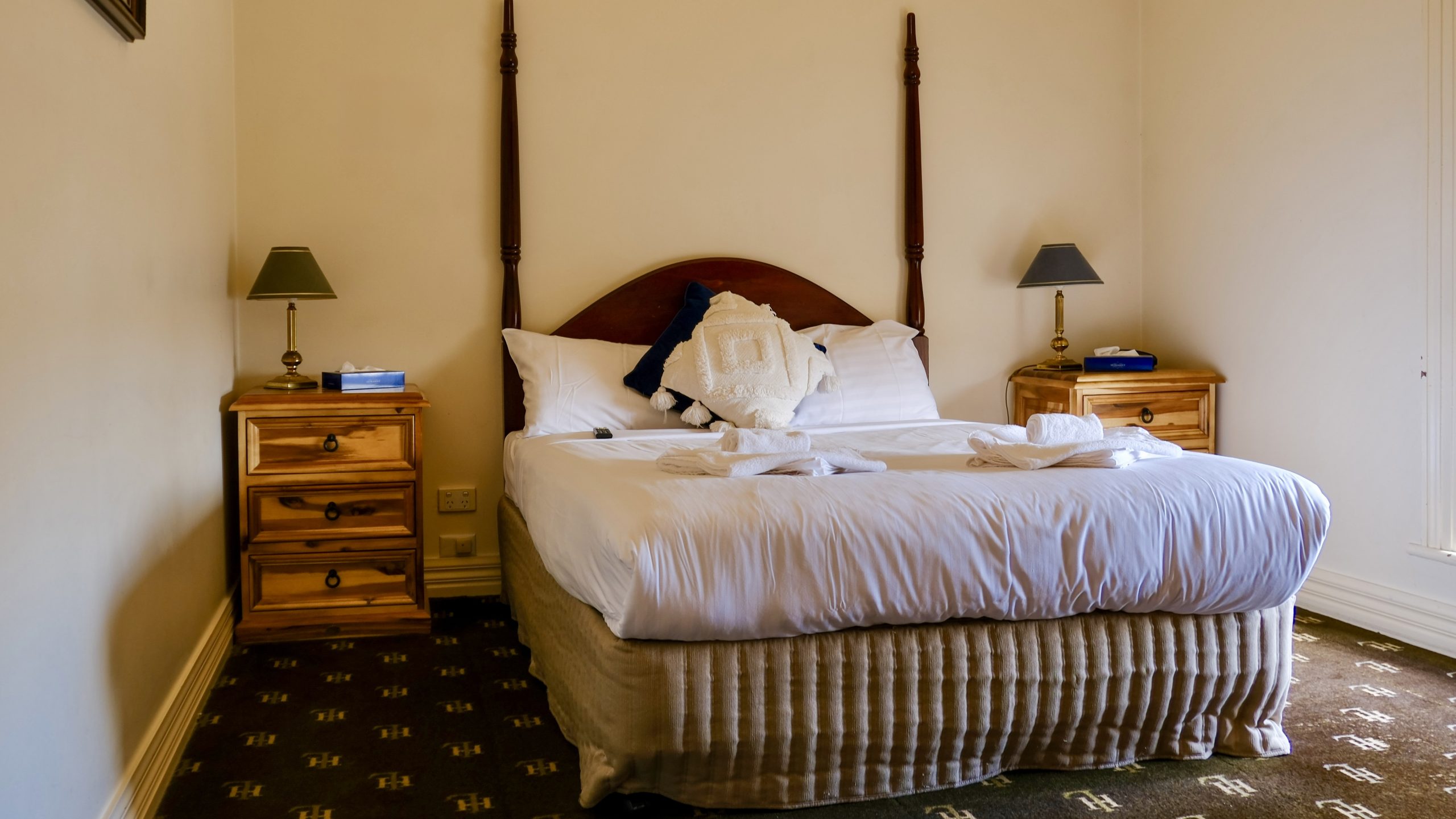 Standard Queen Room with ensuite shower at Lucas Hotel, Latrobe Tasmania.